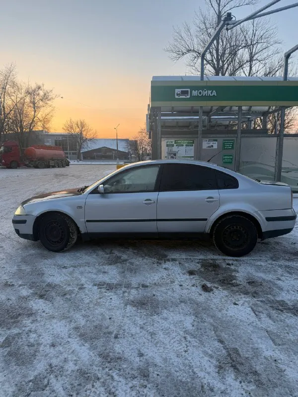 Продам passat b5+ личный автомобиль цена 300р ❗️ в техническом плане никаких вложений не требует стоит газ учет рф= 180 автомобиль на полном ходу электрика вся работает ( нужно поставить карту дверей, она в наличии, нет времени заниматься) печка дует центральный замок стоит неплохая музыка работает ровно стоит новая мкпп есть титаны на летней резине, с ними цена будет другая осмотр донецк калининский 79494406156 📲 tg: qwerty 📞 звоните: +7(949)4406156 - фотография - 2