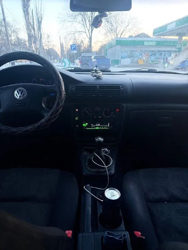 Продам passat b5+ личный автомобиль цена 300р ❗️ в техническом плане никаких вложений не требует стоит газ учет рф= 180 автомобиль на полном ходу электрика вся работает ( нужно поставить карту дверей, она в наличии, нет времени заниматься) печка дует центральный замок стоит неплохая музыка работает ровно стоит новая мкпп есть титаны на летней резине, с ними цена будет другая осмотр донецк калининский 79494406156 📲 tg: qwerty 📞 звоните: +7(949)4406156 - фотография - 8