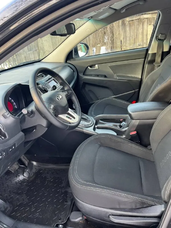 Kia sportage 2013 1владелец птс оригинал 2.0 бензин коробка автомат подушки безопасности abs парктроник помощь при спуске сигнализация с автозапуском режим eco мульти руль 2-х зонный климат контроль круиз контроль парктроник 4эл-стеклоподъемника эл-пакет эл-складывания зекрал обогрев зеркал подогрев передних и задних сидений датчик дождя датчик света бортовой компьютер штатная мультимедия aux bt usb зимняя резина на литых дисках цена 1.275.000торг автомобиль в хорошем состоянии, кузов целый без рижья и ржавчин, мотор работает тихо, коробка не пинает, по электрике все работает, салон целый пластик не затертый, по ходовой части все нормально, документы чистые любой вид переоформление, готов на любые проверки с вашей стороны. +79495245474 📞 звоните: +7(949)5245474 - фотография - 8
