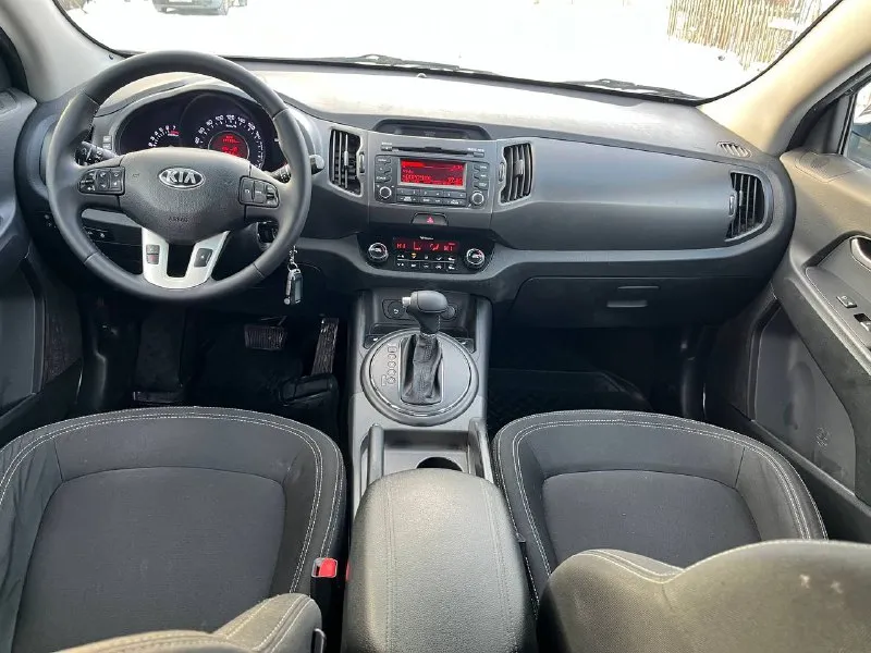 Kia sportage 2013 1владелец птс оригинал 2.0 бензин коробка автомат подушки безопасности abs парктроник помощь при спуске сигнализация с автозапуском режим eco мульти руль 2-х зонный климат контроль круиз контроль парктроник 4эл-стеклоподъемника эл-пакет эл-складывания зекрал обогрев зеркал подогрев передних и задних сидений датчик дождя датчик света бортовой компьютер штатная мультимедия aux bt usb зимняя резина на литых дисках цена 1.275.000торг автомобиль в хорошем состоянии, кузов целый без рижья и ржавчин, мотор работает тихо, коробка не пинает, по электрике все работает, салон целый пластик не затертый, по ходовой части все нормально, документы чистые любой вид переоформление, готов на любые проверки с вашей стороны. +79495245474 📞 звоните: +7(949)5245474 - фотография - 9
