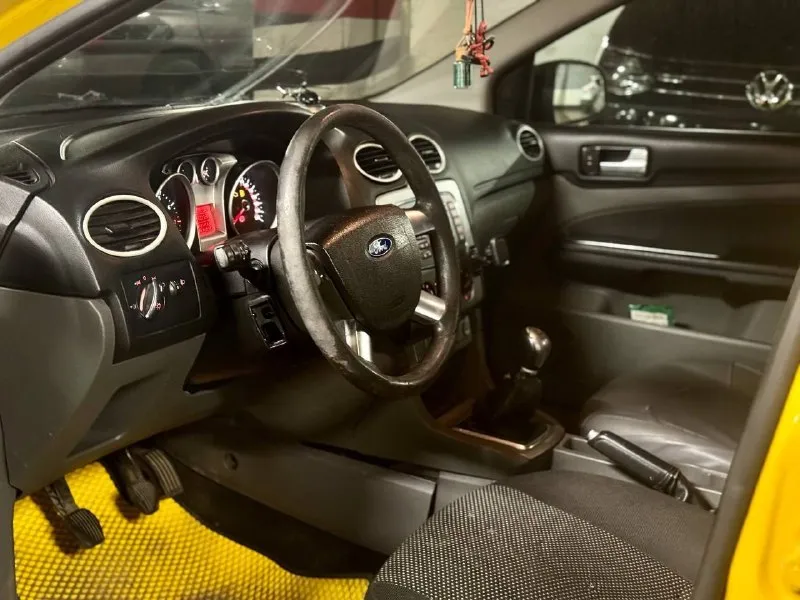 Автор: ford focus 2011г рестайлинг, на идеальном ходу, на кристально чистых документах, на 180 регионе тех осмотр пройден в этом году, сел поехал, оценка 350+, вин целый читается мотор 1.6 в отличном состоянии, работает ровно, тихо, масла расхода нет, не дымит, не протраивает коробка отлично все передачи переключает тормоза огонь электрика вся рабочая, печка, свет, дворники и остальное ходовка вся на месте, подвеска в хорошем состоянии, кочки кушает мягко все двери открываются закрываются. кузов на фото. в целом, уверенная неприхотливая машина на каждый день, обслуживание копейки, ломаться нечему, безумно надёжный аппарат, сейчас в состоянии сел-поехал, всё работает как положено все документы на руках, юридически кристально чистый автомобиль без штрафов/ограничений/обременений, на учёте стоит, можно переоформить, вин целый читается. цена 280 000 торг. осмотр иловайск. по всем вопросам обращайтесь по телефону: +7 949 038-65-13 владимир. . ???наш телеграм канал [ бесплатн 📞 звоните: +7(949)0386513 - фотография - 5