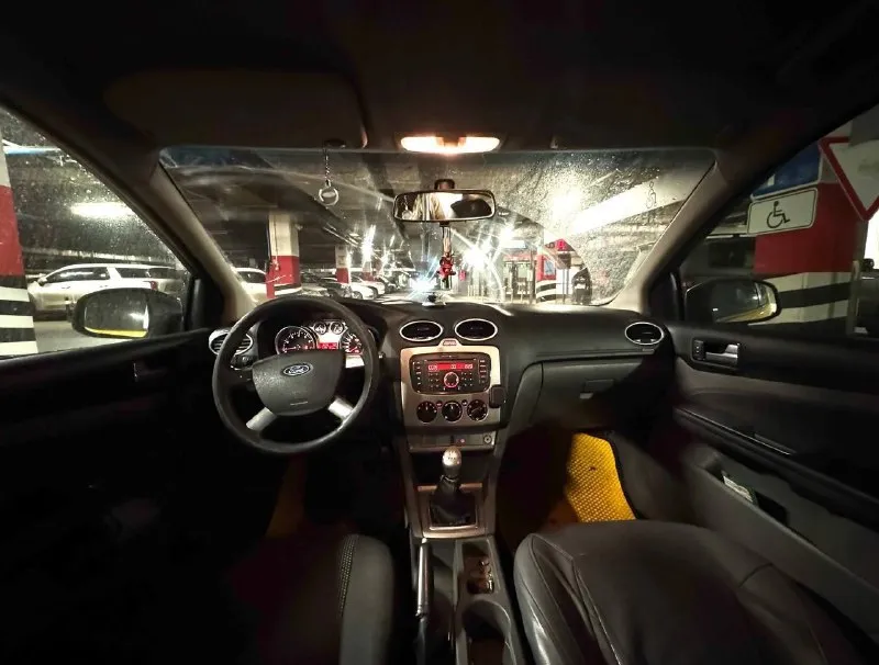 Автор: ford focus 2011г рестайлинг, на идеальном ходу, на кристально чистых документах, на 180 регионе тех осмотр пройден в этом году, сел поехал, оценка 350+, вин целый читается мотор 1.6 в отличном состоянии, работает ровно, тихо, масла расхода нет, не дымит, не протраивает коробка отлично все передачи переключает тормоза огонь электрика вся рабочая, печка, свет, дворники и остальное ходовка вся на месте, подвеска в хорошем состоянии, кочки кушает мягко все двери открываются закрываются. кузов на фото. в целом, уверенная неприхотливая машина на каждый день, обслуживание копейки, ломаться нечему, безумно надёжный аппарат, сейчас в состоянии сел-поехал, всё работает как положено все документы на руках, юридически кристально чистый автомобиль без штрафов/ограничений/обременений, на учёте стоит, можно переоформить, вин целый читается. цена 280 000 торг. осмотр иловайск. по всем вопросам обращайтесь по телефону: +7 949 038-65-13 владимир. . ???наш телеграм канал [ бесплатн 📞 звоните: +7(949)0386513 - фотография - 6