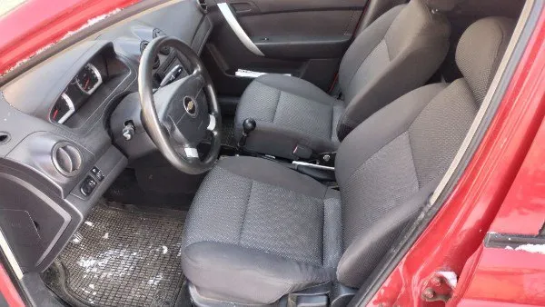 Продам недорого живой авео,08г. родной пробег 155т. км. двс1.5, 8кл. сборка корея. полная комплектация. некрашен. негнилой. есть дефекты по кузову, крутонуло прошлой зимой. на хорошем, безотказном ходу. стоит без дела, езжу на другом авто. переоформ обязателен, я хозяин. авео продается с новыми кузовными деталями+оба нов. радиаторы, +к-т нов. зим. резины на титанах. новый дорогой акб. за все 250т. руб. донецк. калин.9493575668 📞 звоните: +7(949)3575668 - фотография - 2