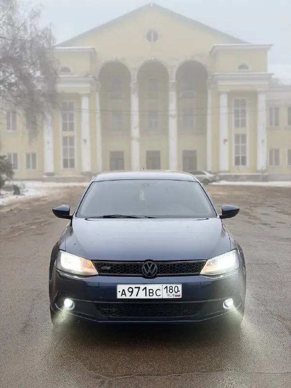 Продам vw jetta 6 2013 год, пробег 250 тыс. км 1.4 турбо мотор, с коробкой dsg двух зонный климат ко... - фотография