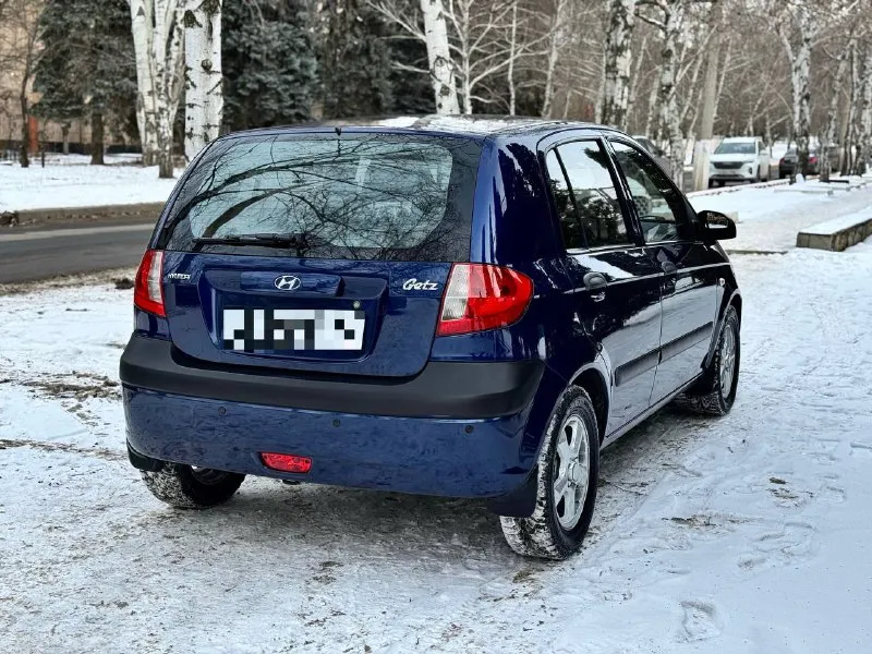 Продам: hyundai getz автомат 1.4 бензин, автомат 2008 года выпуска кузов отличный без дтп не бит заводской не гнилой нет намека даже на ржавчину днище, пороги, арки идеал очень много вложили в авто техника новой машины кондиционер электронные стеклоподъемники 4 шт. , гур, магнитола подогревы сидений партроники, сигнализация пробег оригинал 155.000 км можем ехать на любые сто и проверять я только за, за авто не стыдно звоните все по тел расскажу, таких автомобилей мало, хозяйский ухоженный цена:650.000 руб. торг символический у капота +79493829905 📲 tg: @vania_3773 📞 звоните: +7(949)3829905 - фотография - 4