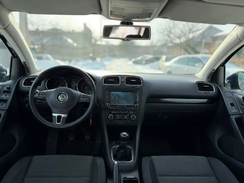 Volkswagen golf 2012г. в. 1.4 122 л. с.(саха) 203тыс оригинального пробега 5 владельцев комплектация: эур, 4элсп, электрорегулировка и обогрев боковых зеркал, мультируль, 2х зонный климат-контроль, подогрев передних сидений, мультимедиа андройд и т. д. , мкпп без каких-либо нареканий. ходовая часть отрабатывает на отлично, без стуков и т. п. по электрике всё отлично, работает каждая кнопка. цена: 900000₽ телефон для связи: +79494926623 📞 звоните: +7(949)4926623 - фотография - 8
