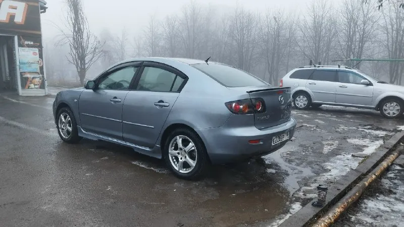 Mazda 3бк 1.6 акпп масло каждые 6к. замена масла коробки, сальники приводов, сами привода, ходовая вкруг, все сайлентблоки, новый генератор, вентелятор, отличный свет, новая зимняя резина много можно перечислять. сигнала с автозапуском, подогрев сидений, зеркал. по технике авто в достойном состоянии. по кузову есть следы эксплуатации. без гнили! 550к +79494009337 📞 звоните: +7(949)4009337 - фотография - 3