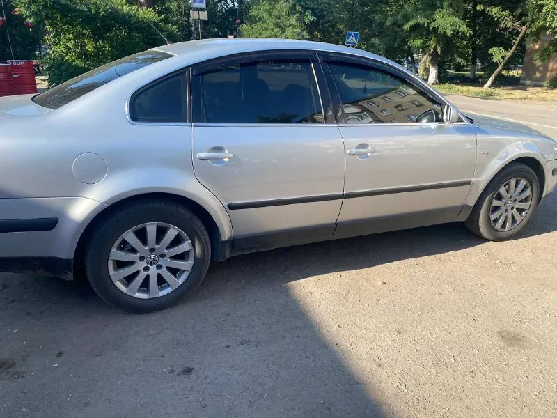 Продам volkswagen passat b5+ 2.0 8клаппанный пробег 300т км газ/бензин газ вписан состояние хорошее, по ходовой все рычаги новые, пару тысяч км назад поменяли комплект грм помпу, климат работает, два комплекта резины зима на штампах лето летье цена 550.000р тел +79494613169 📲 tg: сергей горбатков 📞 звоните: +7(949)4613169 - фотография - 4