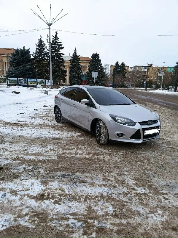 Продам ford фокус 2012 год 180000 т. пробег родной. коробка автомат. мотор 1.6 работает ровно без нареканий. максимальная комплектация. вин номер всё читается хорошо подогрева климат итд всё работает каждая кнопка каждая функция. расскажу всё по телефону писать много можно цена 870т. р торг мин+79494495585 📞 звоните: +7(949)4495585 - фотография - 2