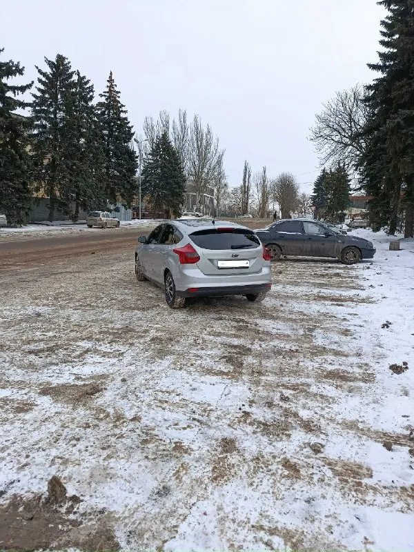 Продам ford фокус 2012 год 180000 т. пробег родной. коробка автомат. мотор 1.6 работает ровно без нареканий. максимальная комплектация. вин номер всё читается хорошо подогрева климат итд всё работает каждая кнопка каждая функция. расскажу всё по телефону писать много можно цена 870т. р торг мин+79494495585 📞 звоните: +7(949)4495585 - фотография - 3