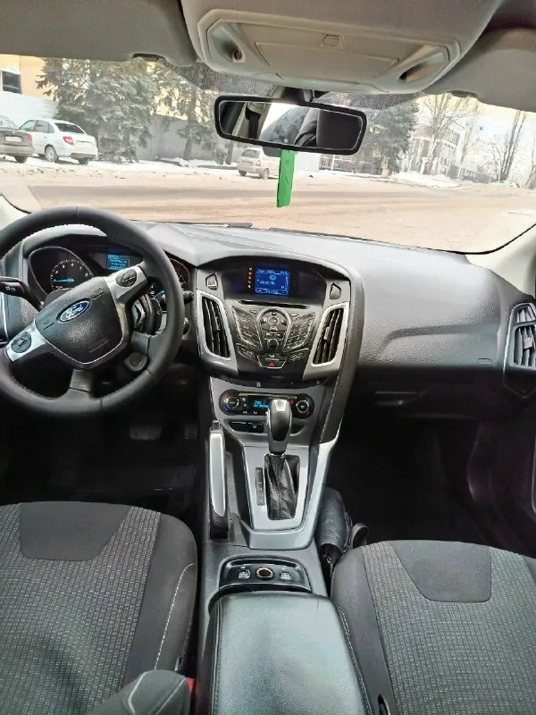 Продам ford фокус 2012 год 180000 т. пробег родной. коробка автомат. мотор 1.6 работает ровно без нареканий. максимальная комплектация. вин номер всё читается хорошо подогрева климат итд всё работает каждая кнопка каждая функция. расскажу всё по телефону писать много можно цена 870т. р торг мин+79494495585 📞 звоните: +7(949)4495585 - фотография - 9
