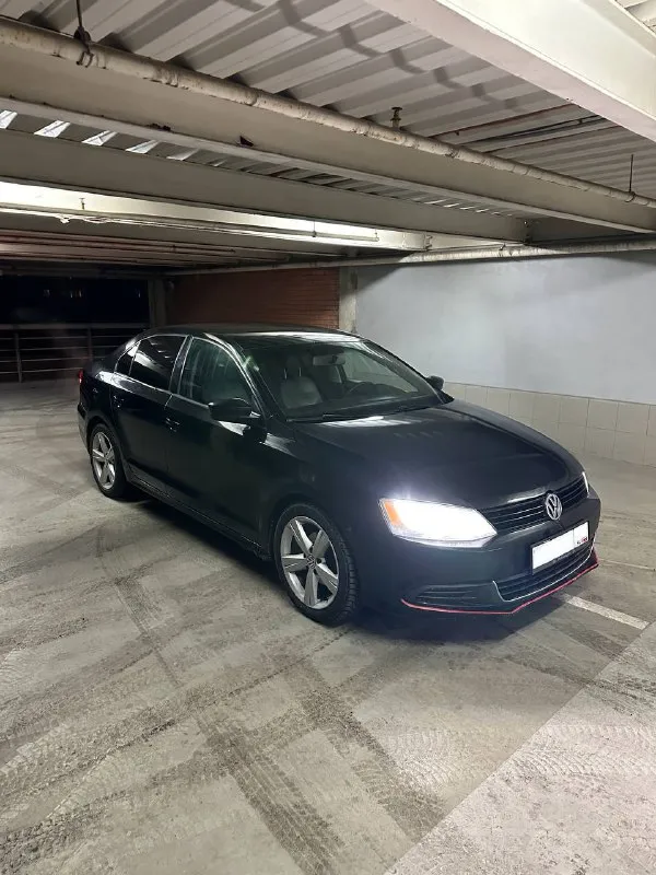 Продам: volkswagen jetta 2.0 цена: 799.999 (без торга) обмен не интересует! топливо: бензин год выпуска: 2012 (американка) тип кпп: автомат (aisin) ✅ пробег: 112.000 миль - автомобиль в хорошем состоянии, надежный, экономичный. гаражное хранение. масло, фильтра, свечи, грм - заменены. ✅ двигатель 2.0 (8 клоп), атмосферный, без турбины и прямого впрыска, работает отлично, масло не расходует❗ ✅ комплектация: - кондиционер, кожаный салон. - carplay - навигация, камера зад. вида, bluetooth, usb. ✅ документы: - птс оригинал, продажа с переоформлением в мрео❗ 📍осмотр в г. донецк, калининский р-н. 📞🇷🇺звоните: +7 (949) 412-35-77 - фотография - 1