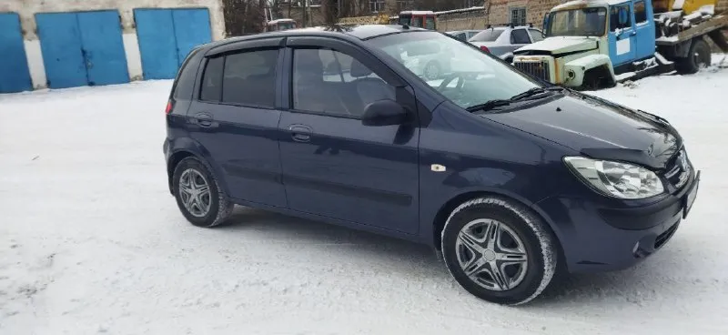 Автор: ‼️продам hyundai гетц hyundai getz‼️ ✅двигатель: 1.4 (97 л. с. ) / бензин ✅пробег: 202.000 км ✅кпп: автомат ✅комплектация: comfort ✅доп. установки: зеркало заднего вида с видеорегистратором на голосовом управлении с камерой заднего вида, магнитола на андроиде 9 дюймов, новые чехлы в салон. ✅резина 2 комплекта ( зима: первый сезон. лето: второй сезон. ) диски: титаны (осенью куплены( фото прикреплено) ✅вкратце о машине: 5-ти дверный хэтчбэк, машина шустрая, маневренная, приятно для долгой езды. по птс являюсь 3-м владельцем. машина ухоженная, аварий нет, пробег не скручен, все проверки по вашему желанию. удобна в не больших внешних габаритах, но достаточно места внутри. расход в соотношении с мощностью и развитием скорости смешной. 💰💰цена данной красавицы: 685.000₽ + торг только для ‼️реального‼️ покупателя у капота находиться в днр г. харцызск ✅по вопросам продажи и детальных подробностей писать в личные сообщения либо по номеру телефона +79495231743 или +7949393 📞 звоните: +7(949)5231743 - фотография - 1