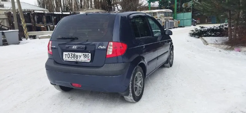 Автор: ‼️продам hyundai гетц hyundai getz‼️ ✅двигатель: 1.4 (97 л. с. ) / бензин ✅пробег: 202.000 км ✅кпп: автомат ✅комплектация: comfort ✅доп. установки: зеркало заднего вида с видеорегистратором на голосовом управлении с камерой заднего вида, магнитола на андроиде 9 дюймов, новые чехлы в салон. ✅резина 2 комплекта ( зима: первый сезон. лето: второй сезон. ) диски: титаны (осенью куплены( фото прикреплено) ✅вкратце о машине: 5-ти дверный хэтчбэк, машина шустрая, маневренная, приятно для долгой езды. по птс являюсь 3-м владельцем. машина ухоженная, аварий нет, пробег не скручен, все проверки по вашему желанию. удобна в не больших внешних габаритах, но достаточно места внутри. расход в соотношении с мощностью и развитием скорости смешной. 💰💰цена данной красавицы: 685.000₽ + торг только для ‼️реального‼️ покупателя у капота находиться в днр г. харцызск ✅по вопросам продажи и детальных подробностей писать в личные сообщения либо по номеру телефона +79495231743 или +7949393 📞 звоните: +7(949)5231743 - фотография - 2