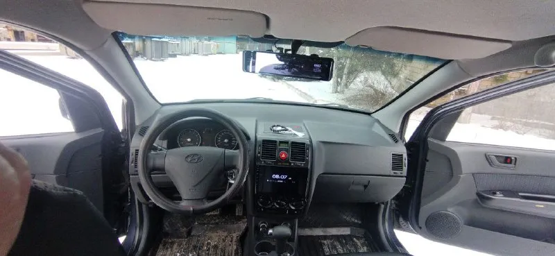 Автор: ‼️продам hyundai гетц hyundai getz‼️ ✅двигатель: 1.4 (97 л. с. ) / бензин ✅пробег: 202.000 км ✅кпп: автомат ✅комплектация: comfort ✅доп. установки: зеркало заднего вида с видеорегистратором на голосовом управлении с камерой заднего вида, магнитола на андроиде 9 дюймов, новые чехлы в салон. ✅резина 2 комплекта ( зима: первый сезон. лето: второй сезон. ) диски: титаны (осенью куплены( фото прикреплено) ✅вкратце о машине: 5-ти дверный хэтчбэк, машина шустрая, маневренная, приятно для долгой езды. по птс являюсь 3-м владельцем. машина ухоженная, аварий нет, пробег не скручен, все проверки по вашему желанию. удобна в не больших внешних габаритах, но достаточно места внутри. расход в соотношении с мощностью и развитием скорости смешной. 💰💰цена данной красавицы: 685.000₽ + торг только для ‼️реального‼️ покупателя у капота находиться в днр г. харцызск ✅по вопросам продажи и детальных подробностей писать в личные сообщения либо по номеру телефона +79495231743 или +7949393 📞 звоните: +7(949)5231743 - фотография - 7
