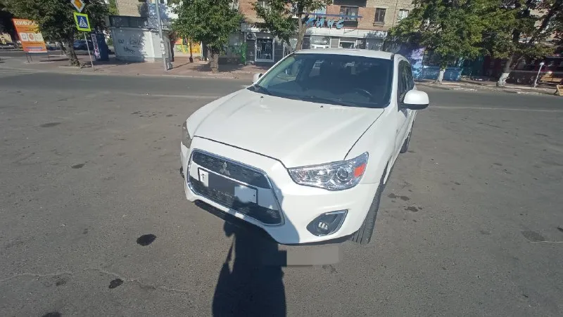 Mitsubishi outlander sport (asx) г. луганск 2.0l 4wd ‼️2014 год. подключаемый полный привод двигатель 2.0, 150л. с кондиционер, птф, гур сигнализация с автозапуском подогрев зеркал курсовая устойчивость, круиз-контроль, abs, мультируль, камера заднего вида, управление на руле. салон в идеальном состоянии. коврики delform(оригинальные также в наличии) технически исправный двигатель и коробка полностью обслужены(установлены оригинальные запчасти), пробег 165тыс. миль зимня резина в комплекте масло менялось каждые 7 тыс. км. ‼️ один хозяин по птс‼️ безопасность в целости. всё работает. +79591083015 📞 звоните: +7(959)1083015 - фотография - 2
