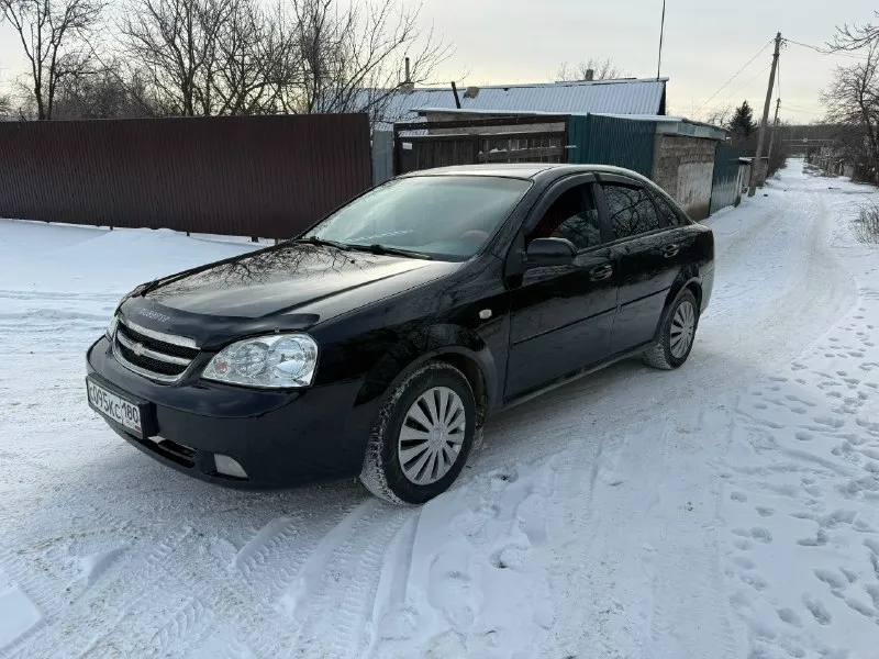 Продам chevrolet lacetti 2008 год. мотор 1.6 автомат пробег 220 тыс. автомобиль в хорошем состоянии. вложений не требует. ходовка сбитая, мотор, коробка в идеале. после большого т. о. менялось все во время, денег не жалаелипо кузову без вложений. красить варить не нужно. кондиционер заправлен, холодит как положено, печка греет. салон чистый и ухоженный. любое оформление. находится в городе макеевка, пос ханженково. цена 575 тел +79496207943 📞 звоните: +7(949)6207943 - фотография - 2