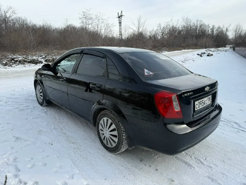 Продам chevrolet lacetti 2008 год. мотор 1.6 автомат пробег 220 тыс. автомобиль в хорошем состоянии. вложений не требует. ходовка сбитая, мотор, коробка в идеале. после большого т. о. менялось все во время, денег не жалаелипо кузову без вложений. красить варить не нужно. кондиционер заправлен, холодит как положено, печка греет. салон чистый и ухоженный. любое оформление. находится в городе макеевка, пос ханженково. цена 575 тел +79496207943 📞 звоните: +7(949)6207943 - фотография - 5
