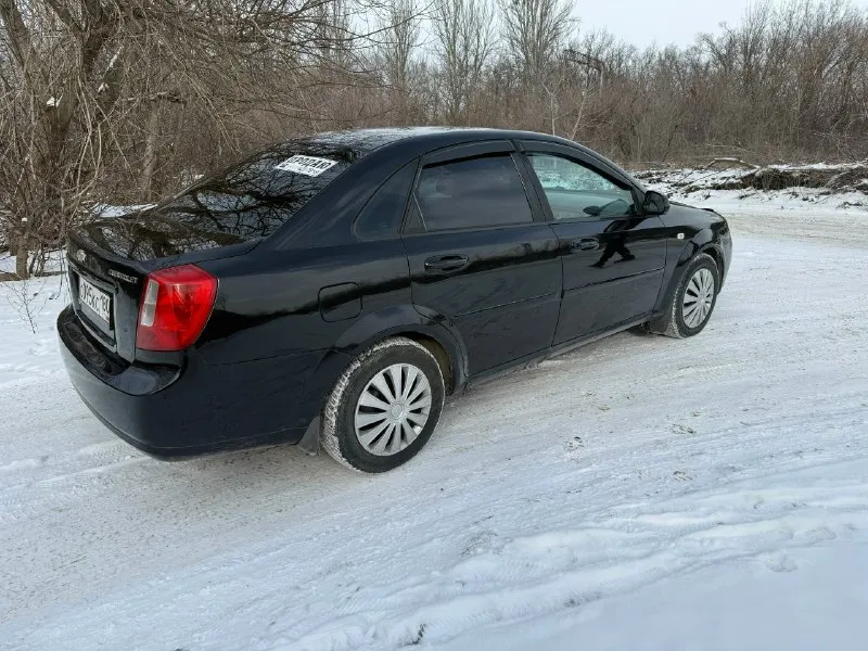 Продам chevrolet lacetti 2008 год. мотор 1.6 автомат пробег 220 тыс. автомобиль в хорошем состоянии. вложений не требует. ходовка сбитая, мотор, коробка в идеале. после большого т. о. менялось все во время, денег не жалаелипо кузову без вложений. красить варить не нужно. кондиционер заправлен, холодит как положено, печка греет. салон чистый и ухоженный. любое оформление. находится в городе макеевка, пос ханженково. цена 575 тел +79496207943 📞 звоните: +7(949)6207943 - фотография - 6