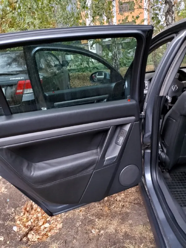 Продам opel сигнум 2.2 tdi 2004 года выпуска пробег 470000 км автомобиль в хорошем состоянии по ходовой и двигателю нареканий нет хорошая комплектация: двухзонный климат, полный электроракет, датчик дождя, круиз контроль. очень просторный задний ряд два комплекта колёс на дисках ( зима 16, лето 17) машина очень бодро едет. цена 400000 руб. тел: +79495030135 либо тг на этом же номере. 📞 звоните: +7(949)5030135 - фотография - 5