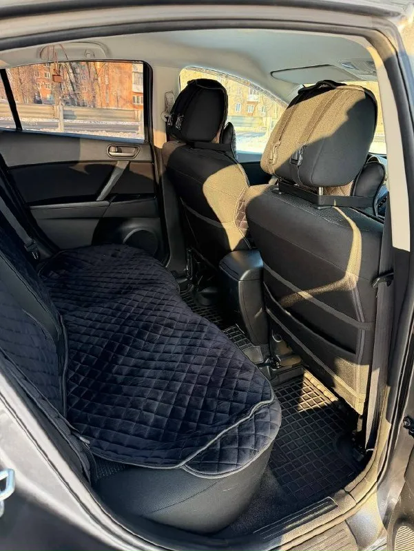 Продам mazda 3 состояние отличное, весь в родном окрасе. пробег 72 000 родной, любые проверки салон чистый аккуратный, все сохранилось очень достойном состоянии. коробка автомат, работает идеально, мотор так же идеально работает. 2 ух зонный климат контроль, подогрев сидений, складывание зеркал, подогрев заднего лобового,4 электро стекло подъемника, центральный замок, сигнализация, парктроники задние и камера заднего вида. 2 комплекта резины на дисках (зима/лето) цена 1.5 🍋 +7 (949) 041-72-29 +7 949 364 9788 📞 звоните: +7(949)0417229 - фотография - 4