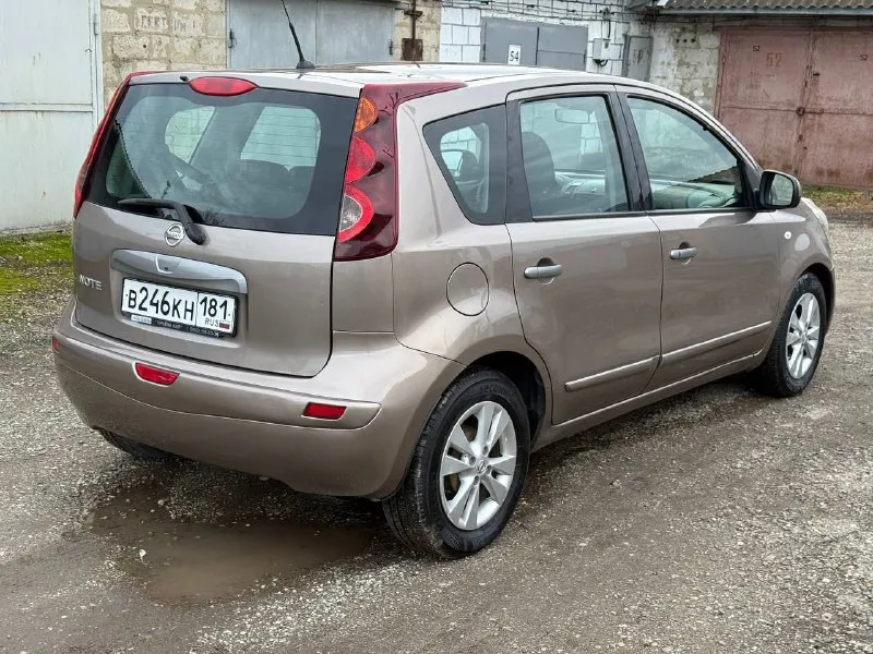 🚘продам nissan note🚘 📍2011 год выпуска🇯🇵 📍зеленая автотека♻ 📍1.4 механика 📍родной пробег 158т 📍1 хозяин 📍с бесключевым доступом, кондиционером 📍не бит, не крашен. 📍каждая кнопочка работает, по ходовой никаких посторонних звуков. 📍очень экономичный автомобиль. 📍всегда все расходники менялись своевременно, полностью обслуженный автомобиль! 📍без рыжиков, дно и пороги в идеале! 📍двигатель, коробка работают идеально! 📍цена: 680 000₽💸 📍осмотр: г. антрацит м. т. и телеграм: +79081938187 📞 звоните: +7(908)1938187 - фотография - 4