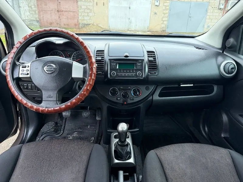 🚘продам nissan note🚘 📍2011 год выпуска🇯🇵 📍зеленая автотека♻ 📍1.4 механика 📍родной пробег 158т 📍1 хозяин 📍с бесключевым доступом, кондиционером 📍не бит, не крашен. 📍каждая кнопочка работает, по ходовой никаких посторонних звуков. 📍очень экономичный автомобиль. 📍всегда все расходники менялись своевременно, полностью обслуженный автомобиль! 📍без рыжиков, дно и пороги в идеале! 📍двигатель, коробка работают идеально! 📍цена: 680 000₽💸 📍осмотр: г. антрацит м. т. и телеграм: +79081938187 📞 звоните: +7(908)1938187 - фотография - 8