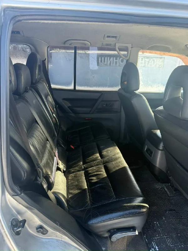 Продам mitsubishi pajero 2000г. объем 3.5 коробка автомат год назад поставлен контрактный двигатель с японии с пробегом 62000км по приборке пробег 234896км по коробке в идеале, подключаемый полный привод. салон приятный, печка дует всё работает моргает светит! цена: 750000₽ возможен обмен по документам всё чисто находится в чернухино +79591103416(тг) +79496305723 📞 звоните: +7(949)6305723 - фотография - 5
