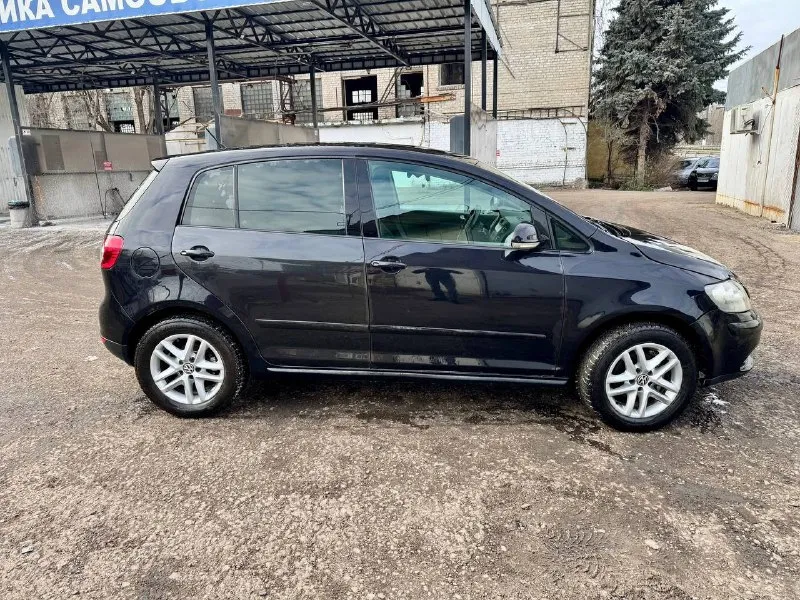 Продам golf plus 2007 года. я собстевник. по тех части без проблем, мотор без нареканий, мкпп 6ст включается без проблем. хорошая зимняя резина на титанах. акб держит, за машину не стыдно. цена 530 тыс. руб. срочная продажа торг минимальный при осмотре. осмотр в луганске, +7 959 186 14 91 📞 звоните: +7(959)1861491 - фотография - 3