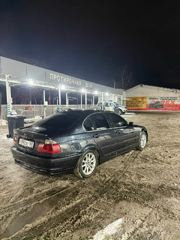 Продам bmw e46 2000года рождения по документам я хозяин полное переоформление 320 бензин 6 цилиндровая двигатель не дымит не троит работает ровно коробка механика не хрустит не выбивает по лкп есть небольшие моменты в связи с возрастом авто кожаный салон с электрорегулировками хорошая зимняя резина по ходовой ничего не стучит все в норме машинка обслужена полностью замена масла каждые 6 тыс км поменяны все технические жидкости все новые ролики и ремни заменены колодки в круг новый подвесной подшибник цена 560 тысяч рублей торг уместен +79494131802 📞 звоните: +7(949)4131802 - фотография - 2