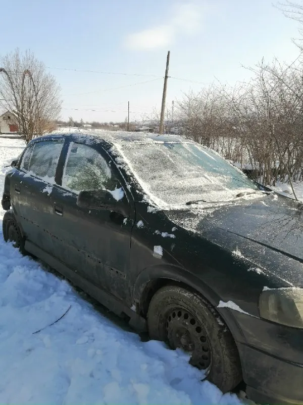 Подам opel астра g 1998года 1.6 8 клапанный мотор мощность 75 л. с бензин, 4 стеклоподемника дисковые тормоза гидроусилитель. оформлен на меня, я владелец стс, птс всё есть. машина на ходу, но есть нюанс, видно на фото. можно на разбор или на донора. 160.000руб торг тел +79493709235 📞 звоните: +7(949)3709235 - фотография - 2
