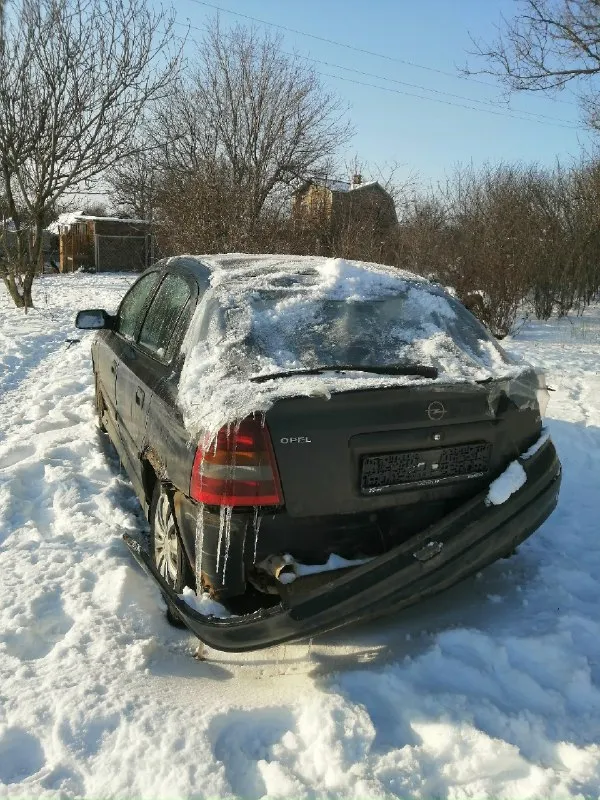 Подам opel астра g 1998года 1.6 8 клапанный мотор мощность 75 л. с бензин, 4 стеклоподемника дисковые тормоза гидроусилитель. оформлен на меня, я владелец стс, птс всё есть. машина на ходу, но есть нюанс, видно на фото. можно на разбор или на донора. 160.000руб торг тел +79493709235 📞 звоните: +7(949)3709235 - фотография - 4