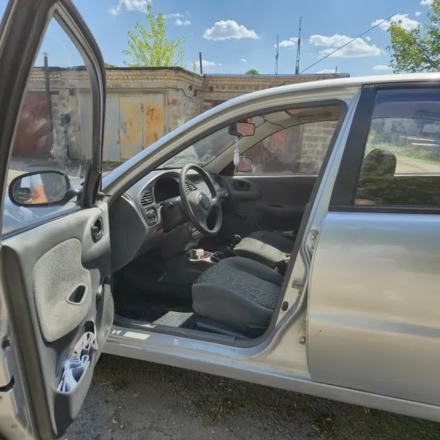 Продам lanos 2008год двигатель 1.4 газ/бензин пробег 167тыс документы готовы, один владелец, газ вписан. по лкп есть нюансы на фото видно машина на полном ходу, в хорошем тех. состоянии донецк 225 т рублей, торг у капота +7949-302-98-78 📞 звоните: +7(949)3029878 - фотография - 2