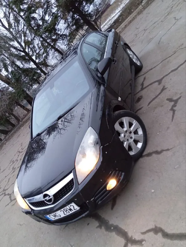 Разбираю opel векто с 2005 года, мотор 1,8. на данный момент есть все запчасти. макеевка. +794948363... - фотография