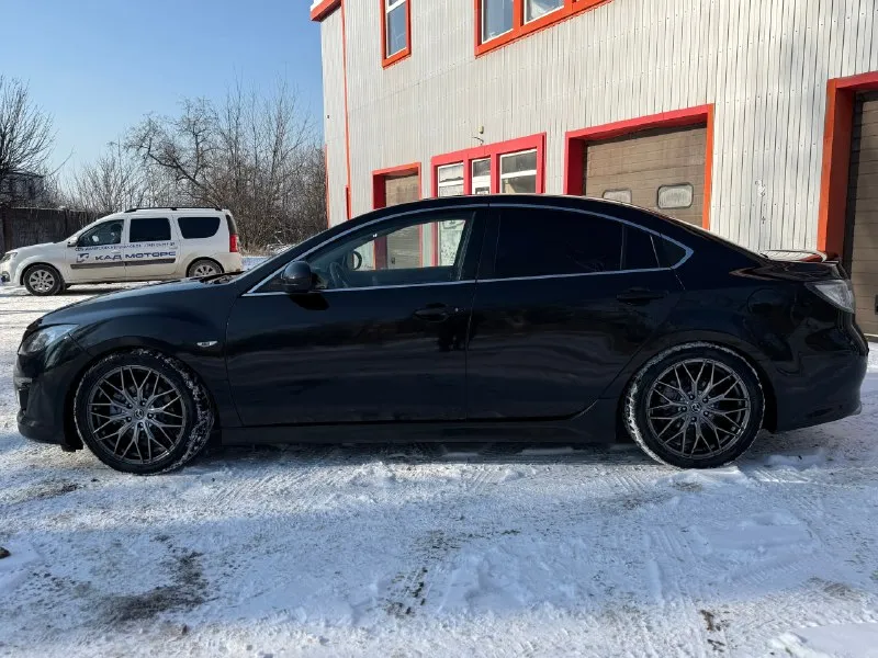 💶 цена: 850.000₽ 📮 город:донецк 🚘 марка/модель: mazda 6 (sport) 📅 год выпуска: 2007 📊 пробег: 235.000 км. ⛽ двигатель: бензин 2.0 (147 л. с) 🔧 тип кпп: автомат 📝 описание: машина в очень хорошем состоянии, по кузову без дефектов. техника без вложений, всё обслужено. гнили и рыжиков нигде нет. по салону в хорошем состоянии, сидения без дефектов. в самой полной комплектации: люк, климат-контроль, круиз, комбинированный салон, мультимедиа bose, камера заднего вида, полный эл. пакет, мультируль, обогревы зеркал и сидений, монитор android, led оптика, сигнализация с автозапуском. новые диски, на хорошей зимней резине, вид имеет 👌 более подробно расскажу по переоформление без проблем. +79493537679. 📞 звоните: +7(949)3537679 - фотография - 6