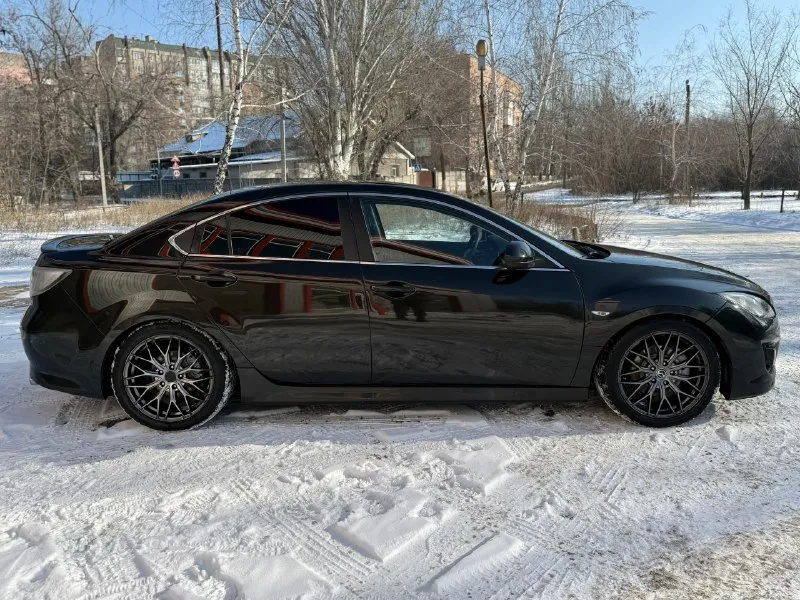 💶 цена: 850.000₽ 📮 город:донецк 🚘 марка/модель: mazda 6 (sport) 📅 год выпуска: 2007 📊 пробег: 235.000 км. ⛽ двигатель: бензин 2.0 (147 л. с) 🔧 тип кпп: автомат 📝 описание: машина в очень хорошем состоянии, по кузову без дефектов. техника без вложений, всё обслужено. гнили и рыжиков нигде нет. по салону в хорошем состоянии, сидения без дефектов. в самой полной комплектации: люк, климат-контроль, круиз, комбинированный салон, мультимедиа bose, камера заднего вида, полный эл. пакет, мультируль, обогревы зеркал и сидений, монитор android, led оптика, сигнализация с автозапуском. новые диски, на хорошей зимней резине, вид имеет 👌 более подробно расскажу по переоформление без проблем. +79493537679. 📞 звоните: +7(949)3537679 - фотография - 7