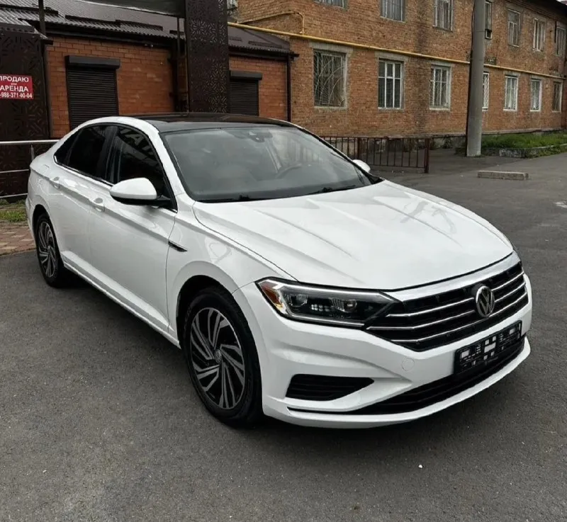 Volkswagen jetta sel 2021 год,8 месяц! 67 тыс. км пробег. 1.4т, 8-ми ступенчатый автомат(aisin) •цифровая панель приборов (virtuаl сосkрit) •максимальная мультимедиа мiв с саrрlаy •музыка веаts, сабвуфер в багажнике(играет превосходно) •аmbiеnt подсветка всего салона •бесключевой доступ •адаптивный круиз контроль (дистроник) с камерой, подруливанием, удержание в полосе(автомобиль управляется сам) •подогрев руля, передних и задних сидений. •камера заднего вида •датчик света/датчик дождя •панорамная крыша •bi-led оптика (авто дальний) дистанционный запуск автомобиля. кожаный салон, с электроприводом. отличное состояние. 2.020.000₽ +7(949)7117711 📞 звоните: +7(949)7117711 - фотография - 2