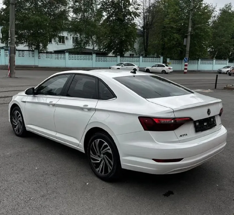 Volkswagen jetta sel 2021 год,8 месяц! 67 тыс. км пробег. 1.4т, 8-ми ступенчатый автомат(aisin) •цифровая панель приборов (virtuаl сосkрit) •максимальная мультимедиа мiв с саrрlаy •музыка веаts, сабвуфер в багажнике(играет превосходно) •аmbiеnt подсветка всего салона •бесключевой доступ •адаптивный круиз контроль (дистроник) с камерой, подруливанием, удержание в полосе(автомобиль управляется сам) •подогрев руля, передних и задних сидений. •камера заднего вида •датчик света/датчик дождя •панорамная крыша •bi-led оптика (авто дальний) дистанционный запуск автомобиля. кожаный салон, с электроприводом. отличное состояние. 2.020.000₽ +7(949)7117711 📞 звоните: +7(949)7117711 - фотография - 5