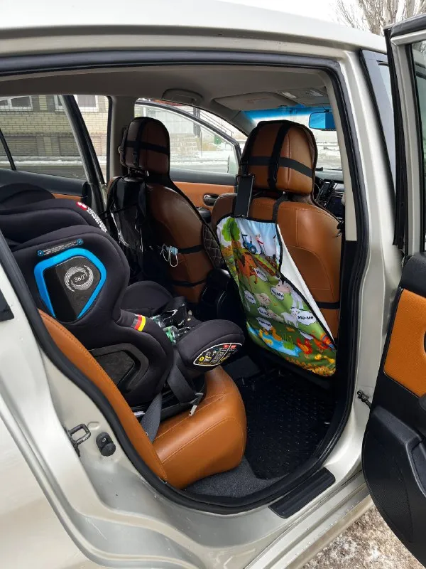 Продается nissan tiida в редкой комплектации axis. по техническим характеристикам: год выпуска - 2008 объем двигателя - 1,8 л коробка - автомат пробег - 114700 км (родной и реальный) кузов - хэтчбек информация по машине: машина привезена из японии в редкой комплектации axis, которая включает в себя видоизмененные бампера, колесные диски, отделку элементов салона под дерево и рыжий кожаный салон. спинка заднего ряда сидений регулируется по наклону. салон для машины 2008 года выпуска в отличном состоянии (имеются эксплуатационные дефекты, не критичные). дополнительно установлены дорогостоящие крепления системы isofix для детского автокресла. на машине передвигается супруга, за 3 года владения наездила всего 10 тысяч километров. за машиной очень тщательно ухаживали. состояние кузова хорошее, есть пару моментов, абсолютно приемлемых для года выпуска авто (будем обсуждать при осмотре). машина в родной краске, в дтп не попадала. пробег реальный и настоящий. машина на зимн 📞 звоните: +7(959)1347683 - фотография - 9