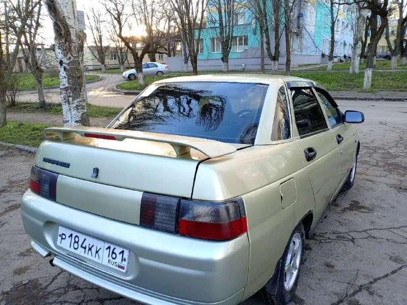 Продам автомобиль, ваз 2110,2006 год, авто в отличном состоянии вложений не требует вообще, мотор коробка в идеале, по ходовой части без нареканий, днище пороги целые, стаканы лонжероны всё в отличном состоянии. с документами полный порядок. цена 185 000 р торг на бак бензина. +79496075009 - фотография - 2