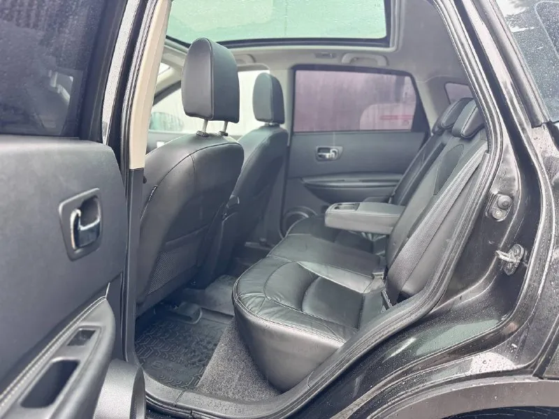 Nissan qashqai 2010 г. в. | 2.0 бензин | вариатор | максимальная комплектация живой, ухоженный qashqai в отличном состоянии. автомобиль полностью обслужен, никаких вложений не требует — сел и поехал. 🔹 двигатель 2.0 бензин — работает ровно 🔹 вариатор — обслуживался своевременно, без пинков и посторонних шумов 🔹 максимальная комплектация 🔹 панорамная крыша 🔹 климат-контроль 🔹 полный электропакет кузов: ▪️ окрашена одна деталь ▪️ остальной кузов — в родном окрасе стёкла: ▪️ все родные по кругу, включая лобовое салон чистый, не затёртый, без запахов. автомобиль не требует вложений, полностью готов к эксплуатации. 💰 цена: 999 000 торг у капота, только по делу. +79495095858 +79895435743 📲 tg: николай н а 📞 звоните: +7(949)5095858 - фотография - 10