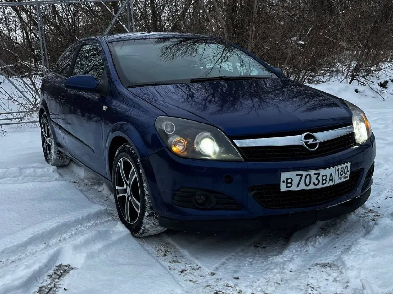 Opel astra gtc год выпуска : 2007 двигатель : 1.8 (140лс. ) коробка : надёжная 5ст. механика. комплектация максимальная (cosmo) хорошая комплектация: мультируль подогрев передних сидений. подогрев лобового, и заднего стекла. сиденья алькантара/кожа. дорогая мультимедиа. неплохая музыка. противотуманные фары. круиз-контроль климат-контроль 2 эсп. камера заднего вида. r-16 диски. приятный выхлоп. машина хозяйская, ухоженная. двигатель и коробка работают отлично. кузов почти весь в родном окрасе, присутствуют мелкие сколы на лкп. документы полностью чистые! встанет на учёт хоть завтра. шахтерский район. цена: 430.000р. - торг. +79493904415 - фотография - 2