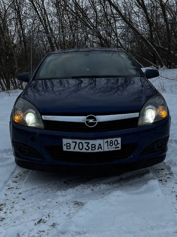 Opel astra gtc год выпуска : 2007 двигатель : 1.8 (140лс. ) коробка : надёжная 5ст. механика. комплектация максимальная (cosmo) хорошая комплектация: мультируль подогрев передних сидений. подогрев лобового, и заднего стекла. сиденья алькантара/кожа. дорогая мультимедиа. неплохая музыка. противотуманные фары. круиз-контроль климат-контроль 2 эсп. камера заднего вида. r-16 диски. приятный выхлоп. машина хозяйская, ухоженная. двигатель и коробка работают отлично. кузов почти весь в родном окрасе, присутствуют мелкие сколы на лкп. документы полностью чистые! встанет на учёт хоть завтра. шахтерский район. цена: 430.000р. - торг. +79493904415 - фотография - 3
