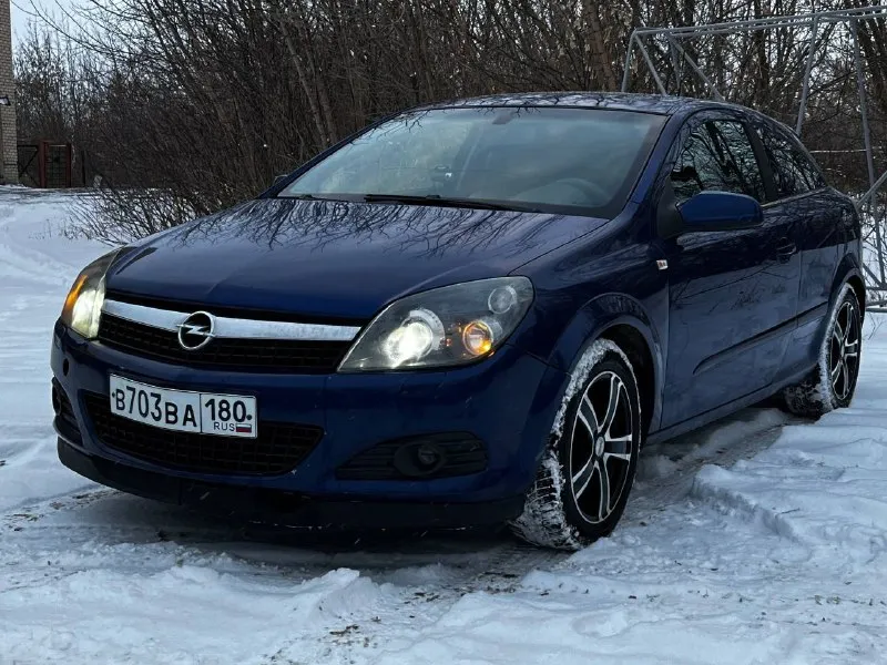 Opel astra gtc год выпуска : 2007 двигатель : 1.8 (140лс. ) коробка : надёжная 5ст. механика. комплектация максимальная (cosmo) хорошая комплектация: мультируль подогрев передних сидений. подогрев лобового, и заднего стекла. сиденья алькантара/кожа. дорогая мультимедиа. неплохая музыка. противотуманные фары. круиз-контроль климат-контроль 2 эсп. камера заднего вида. r-16 диски. приятный выхлоп. машина хозяйская, ухоженная. двигатель и коробка работают отлично. кузов почти весь в родном окрасе, присутствуют мелкие сколы на лкп. документы полностью чистые! встанет на учёт хоть завтра. шахтерский район. цена: 430.000р. - торг. +79493904415 - фотография - 4