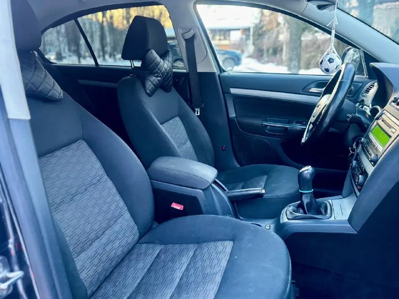 В продаже skoda octavia a5 автомобиль 2013 года выпуска на бензиновом моторе 1.8 турбо, масло не берет, тянет бодро, полностью обслужен! коробка передачи не выбивает, всю включает как нужно не воет не гудит. отличная комплектация: максимальная музыка, 4-эсп, 2-х зонный климат, подогревы сидений и тд! юридически чистая возможен обмен и продажа в кредит! осмотр донецк цена: 735.000 ₽, торг быстрому покупателю! ☎️ +7 (949) 742-53-98 📞 звоните: +7(949)7425398 - фотография - 10