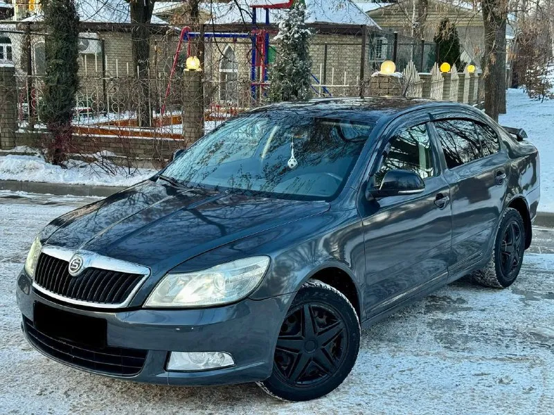 В продаже skoda octavia a5 автомобиль 2013 года выпуска на бензиновом моторе 1.8 турбо, масло не берет, тянет бодро, полностью обслужен! коробка передачи не выбивает, всю включает как нужно не воет не гудит. отличная комплектация: максимальная музыка, 4-эсп, 2-х зонный климат, подогревы сидений и тд! юридически чистая возможен обмен и продажа в кредит! осмотр донецк цена: 735.000 ₽, торг быстрому покупателю! ☎️ +7 (949) 742-53-98 📞 звоните: +7(949)7425398 - фотография - 4