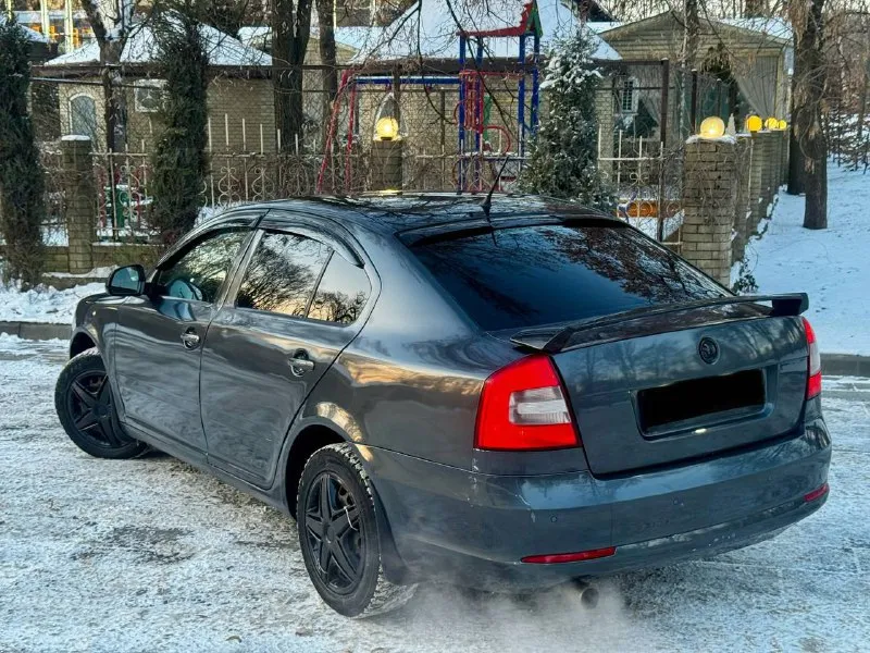 В продаже skoda octavia a5 автомобиль 2013 года выпуска на бензиновом моторе 1.8 турбо, масло не берет, тянет бодро, полностью обслужен! коробка передачи не выбивает, всю включает как нужно не воет не гудит. отличная комплектация: максимальная музыка, 4-эсп, 2-х зонный климат, подогревы сидений и тд! юридически чистая возможен обмен и продажа в кредит! осмотр донецк цена: 735.000 ₽, торг быстрому покупателю! ☎️ +7 (949) 742-53-98 📞 звоните: +7(949)7425398 - фотография - 5