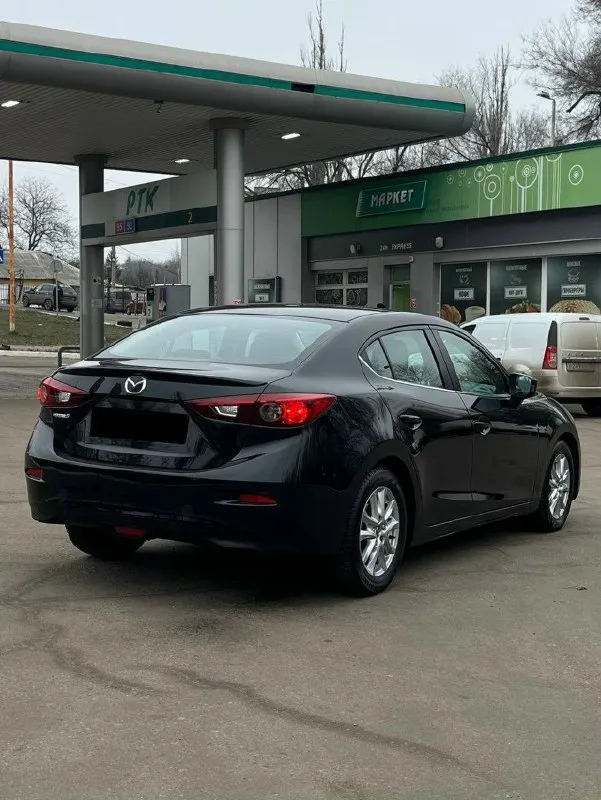 Mazda 3 (bm) 2013 года выпуска (куплена в 2014) двигатель - 1.6 at владельцы - 2 физ. лица за все время родной пробег - 144.000 км автомобиль в заводском окрасе техника в идеальном состоянии. ходовая без стуков и всего прочего, мотор на отлично, коробка работает шикарно. заказ наряды на обслуживание имеются. стоит сигнализация starline s96v2 c gps с автозапуском и приложением на телефоне, с возможностью удаленно заводить, глушить, открывать и тд. стоит хорошая музыка, устанавливали в студии звука «медведь» с подключением сабвуфера и доп динамиков в штатные места. +7(949)380-42-08 цена: 1.200.000₽ 📞 звоните: +7(949)3804208 - фотография - 3