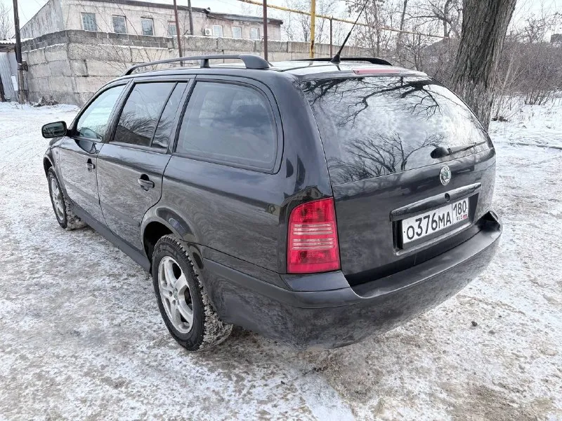 Продам skoda octavia tour 2.0 евро 4 (вписано ) универсал цена: ❗️❗️❗️545.000❗️❗️❗️ автомобиль в хорошем состоянии по кузову и по технической части. пригнан 4 года назад из германии с пробегом 160, сейчас 204 авто без дтп все стекла родные, лобовое также заводское. при покупке проверяли толщиномером, все детали родные за исключением крышки багажника ( вторичный окрас ). мотор 2.0 115лс. простой 8 клапанный не убиваемый, работает отлично, клапана не гнет. сцепление менялось 20тыс. км назад (luk). хорошая комплектация: кондиционер (обслужен по весне), подогрев сидений, люк работает во всех положениях, усилитель руля (гур), центральный замок, электрорегулировка зеркал, обогрев зеркал, все электростеклоподъёмники, подушка безопасности airbag, стоит новая зимняя резина r15,сервисные книги. сигнализация. по документам полный порядок, поставили в декабре на 180 регион. переоформление обязательно!!! цена: 💵545.000 💵 торг осмотр:г. макеевка. +79493207153 📞 звоните: +7(949)3207153 - фотография - 2