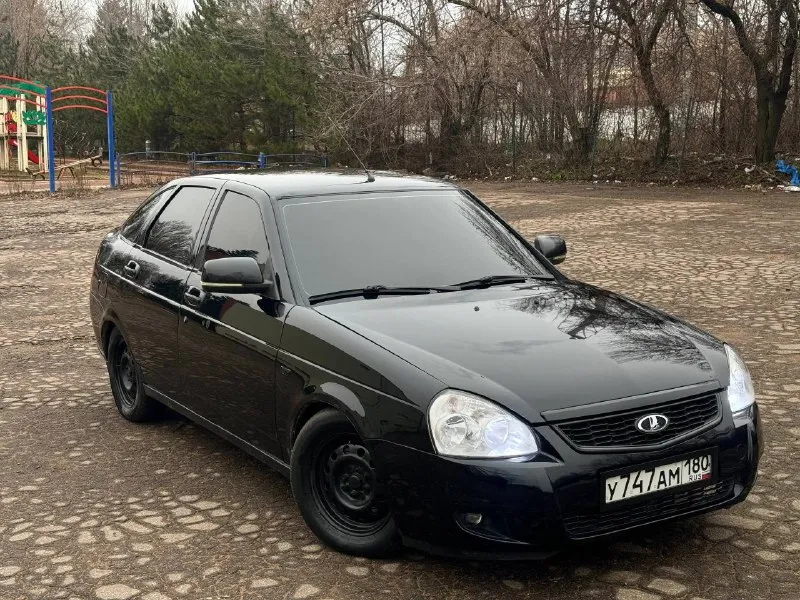 Срочно ❗ цена на черную молодежную приору в хорошем состоянии снижена 410 000 руб продам приору 2011 года автомобиль в хорошем состоянии, по кузову рыжиков и гнили нет! в красивом чёрном цвете - космос🚀 вид имеет собирает много взглядов🔥 бампера приора 2, дверные карты приора 2, центральная консоль приора 2 с рабочим кондиционером! днище всё что нужно было поварено и полностью обработано! ходовая вся исправна, стойки ss20, пружины -70(заводские отдам тоже) двигатель и коробка без нареканий автомобиль обесшумленный свет очень хороший led лампы и led туманки стоит хорошая музыка две пары 20 динамиков, усилитель, магнитола процессорная салон чистый и опрятный цена 410 000 руб +7 949 448 01 64 📞 звоните: +7(949)4480164 - фотография - 3